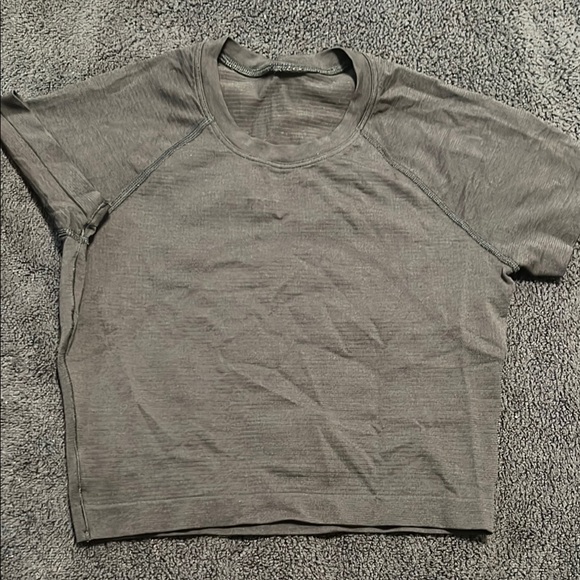 Lululemon Gray Short Sleeve Shirt - Picture 3 of 3